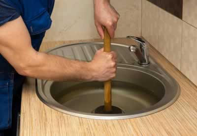 debouchage-evier-bouche comment debouhcher un évier